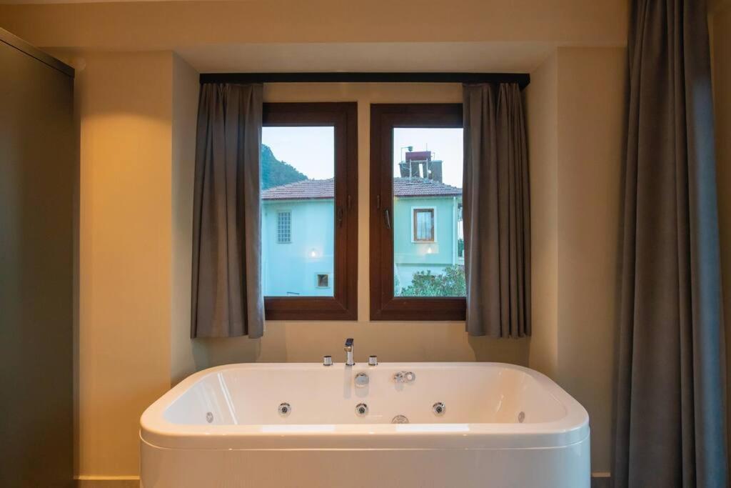 Havuzlu Korunakli Jakuzili Villa Fethiye Ngoại thất bức ảnh